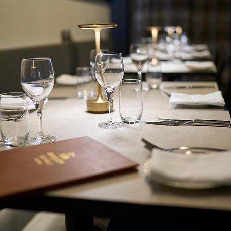 Fraser Suites Perth Kültér fotó Interior of the restaurant