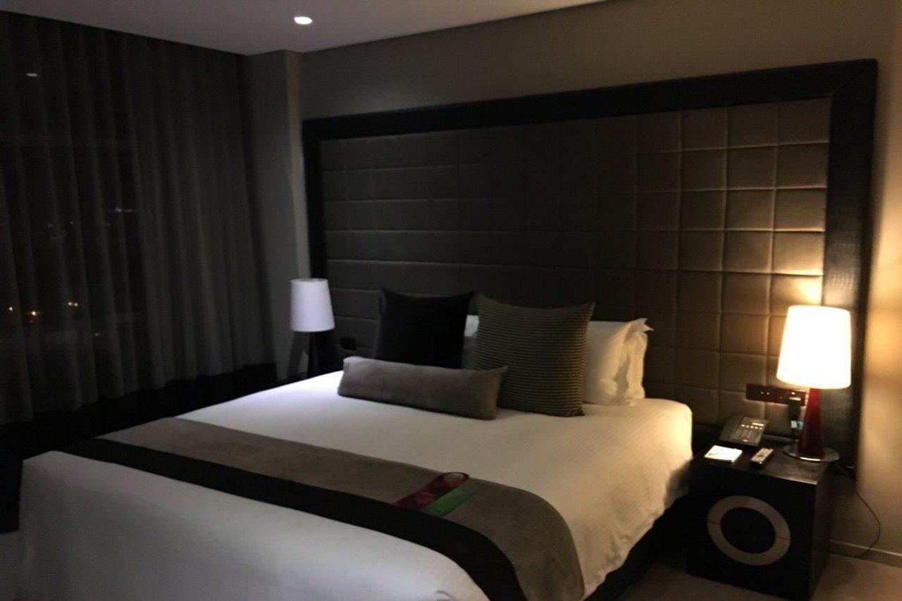 Fraser Suites Perth Kültér fotó A bedroom at the hotel