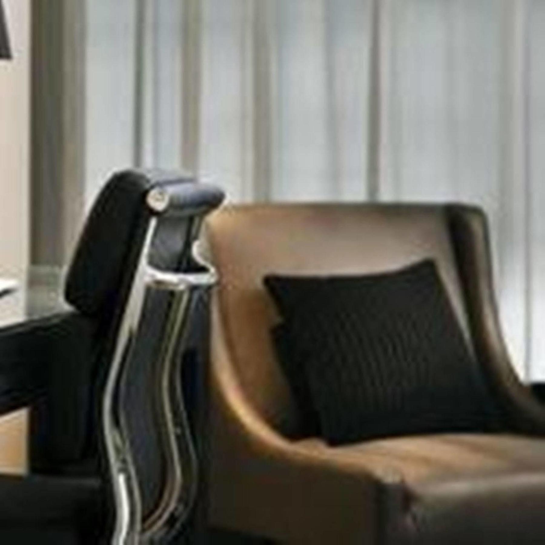 Fraser Suites Perth Kültér fotó A detail of the chair