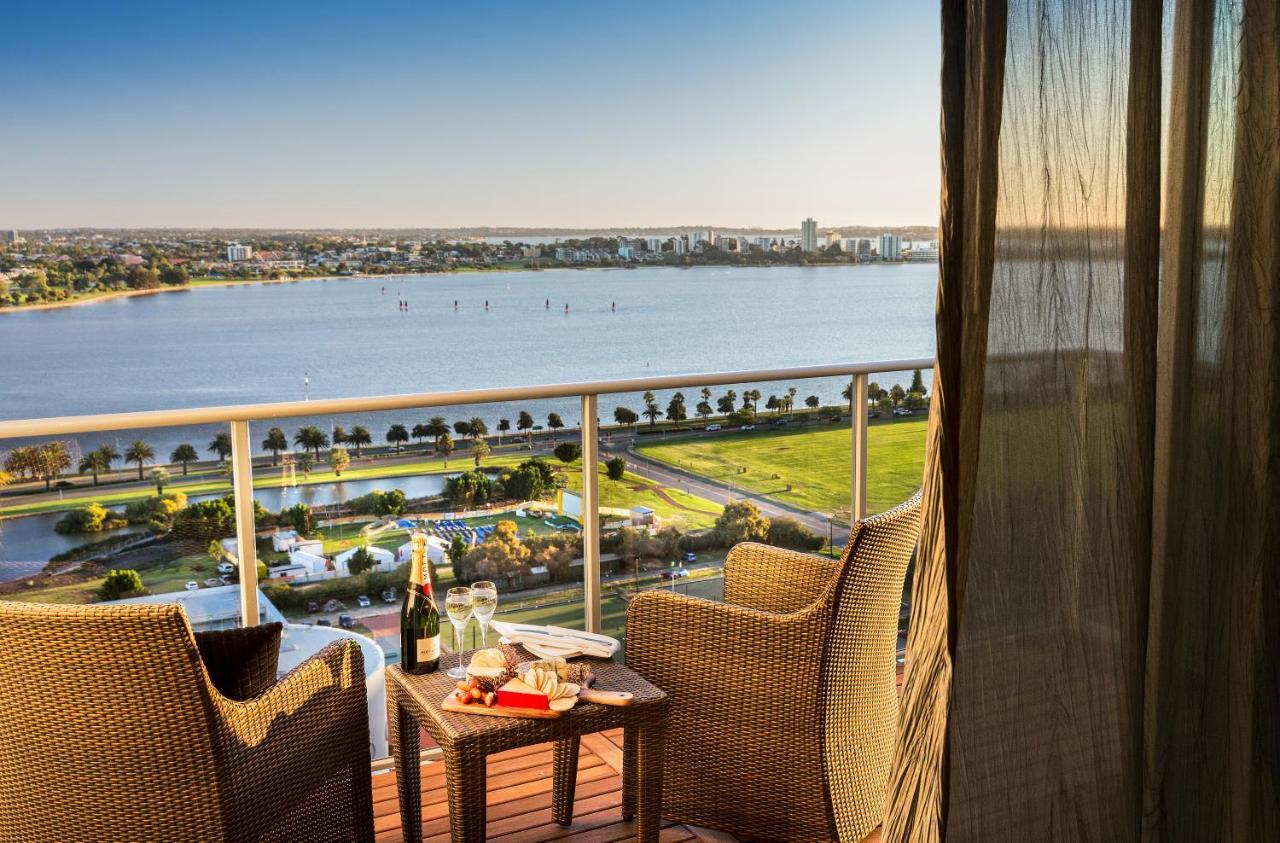 Fraser Suites Perth Kültér fotó View from a balcony
