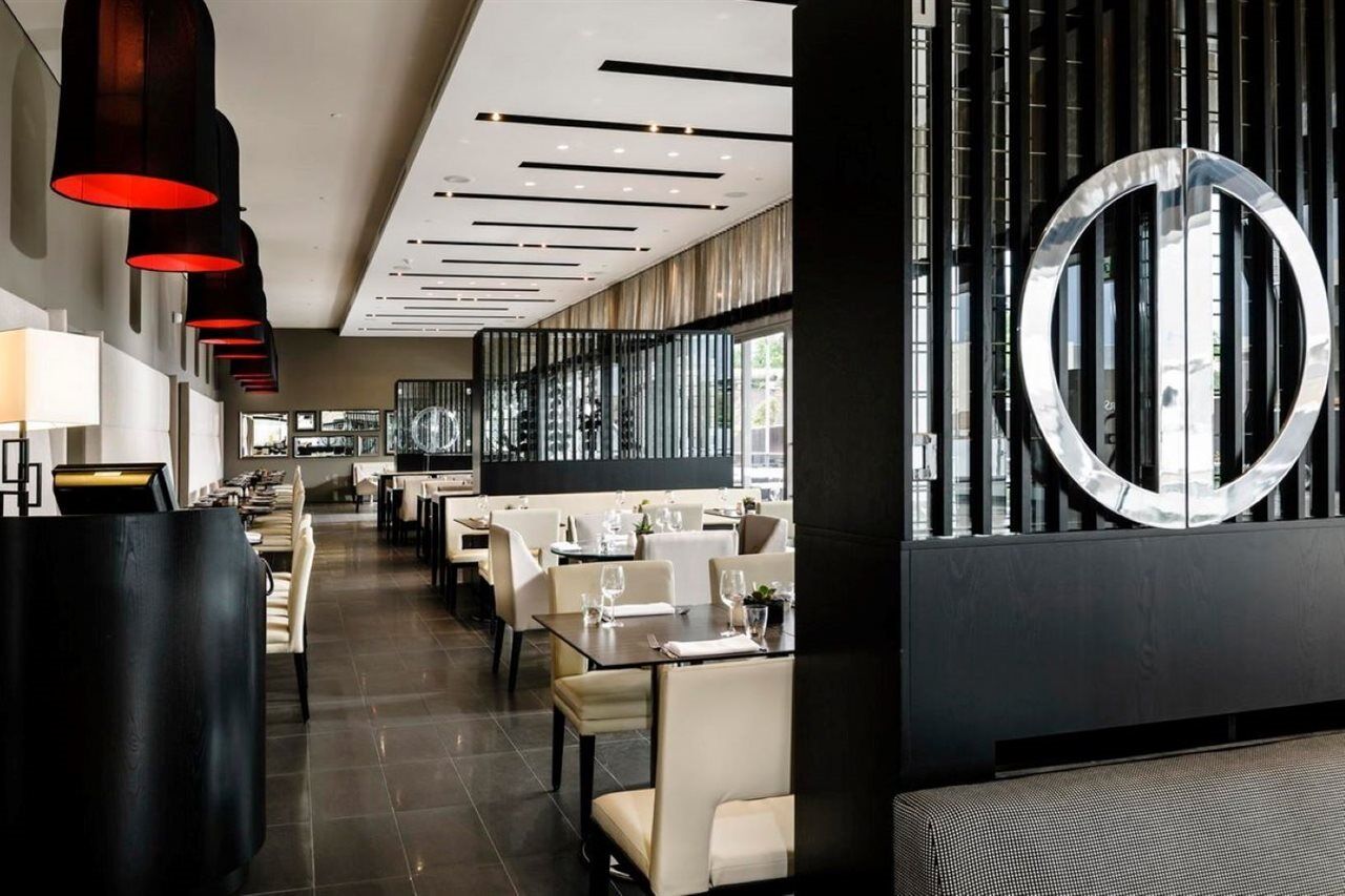 Fraser Suites Perth Kültér fotó Interior of the restaurant