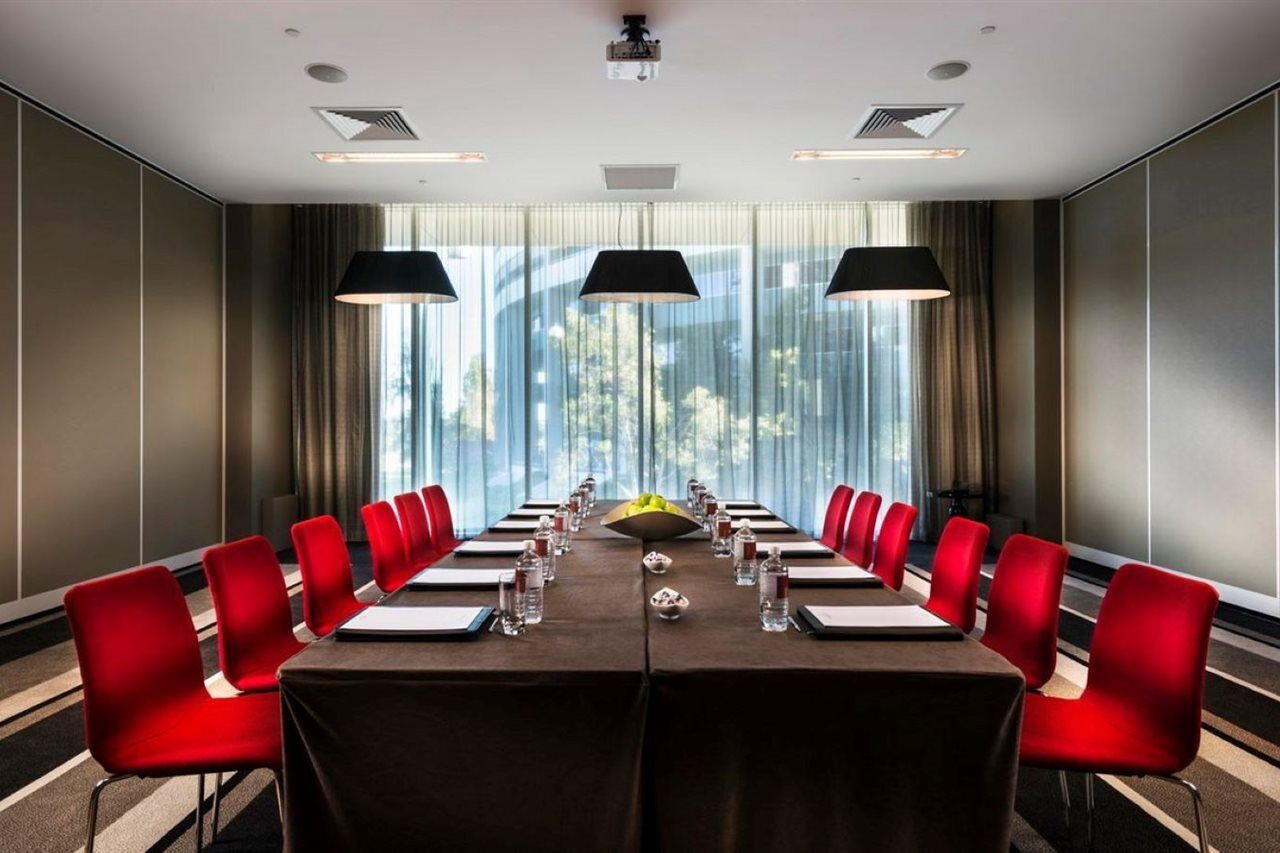 Fraser Suites Perth Kültér fotó Meeting room